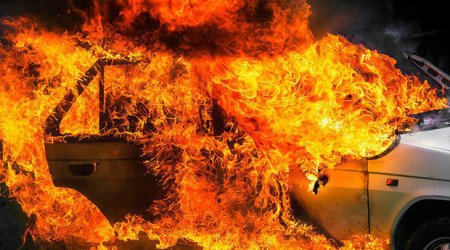 На дороге Баку-Сумгайыт сгорел автомобиль - ВИДЕО