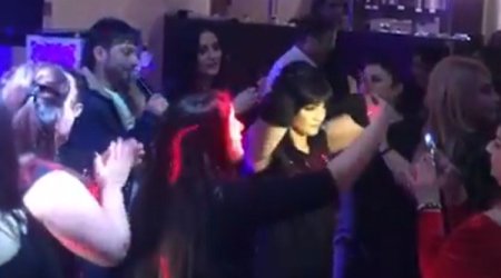 Azərbaycan qadını bu mahnıya da oynadı: “Kazbekə şey basım zırranım…” – VİDEO