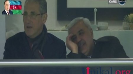 Rövnəq Abdullayev Muxtar Babayevlə millimizin oyununu tribunadan izləyir - FOTO