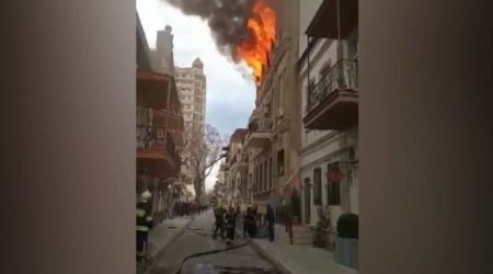 Пожар в Доме культуры в Баку - ВИДЕО