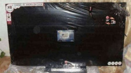 İnternetdən sifariş etdiyi televizorun içindən baxın nə çıxdı - Həyatının şokunu yaşadı - FOTOLAR