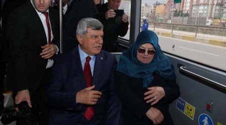 Vəzifəsini təhvil verib evə avtobusla qayıtdı – FOTOLAR