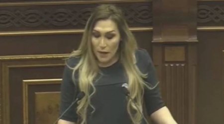 Ermənistan parlamentində misli görünməmiş hadisə - FOTO