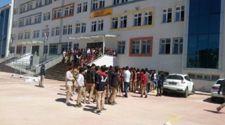 Türkiyədə məktəbdə dəhşət - Şagird 11 sinif yoldaşını zəhərlədi - FOTO