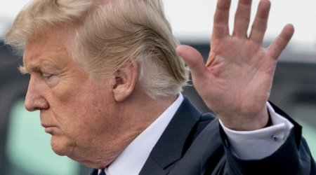 В Трампа бросили телефон во время выступления -