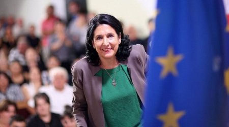 Gürcüstan prezidentinin istefası tələbi ilə aksiya keçirildi