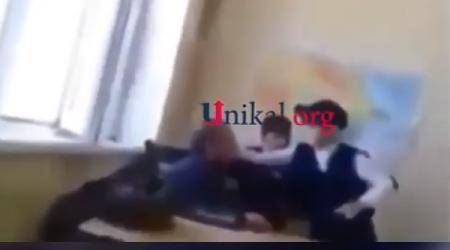 Azərbaycanda məktəbdə biabırçılıq: şagird müəllimə əl qaldırdı (VİDEO)