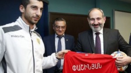 Baş nazir  Mxitaryana zəng vurub