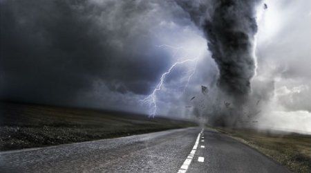 Ураган пронесся по селу в Сальяне