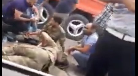 Bakıda əsgərləri daşıyan avtomobil qəzaya düşdü: Çoxlu sayda yaralı var - VİDEO