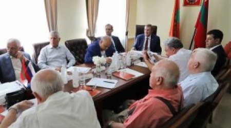 Həsən Mirzəyev Qarabağ separatçıları ilə bir masa arxasında