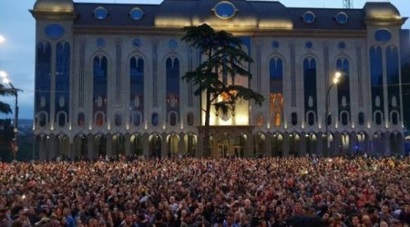 Saakaşvilidən çağırış: Hakimiyyəti devirmək lazımdır