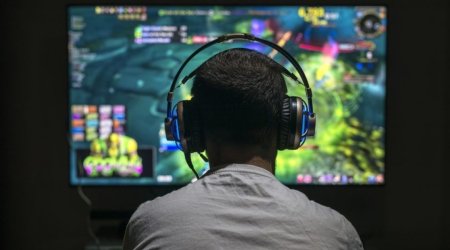 Virtual oyun həvəsi: mədəniyyəti üstələyən sosial bəla ya gəlir gətirən peşə?