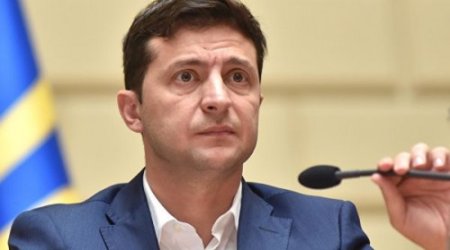 Prezident məmuru otaqdan belə qovdu - VİDEO