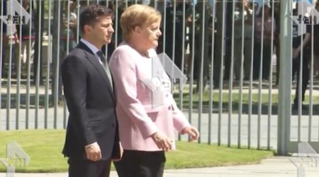 Merkeli titrədən xəstəlik nədir?