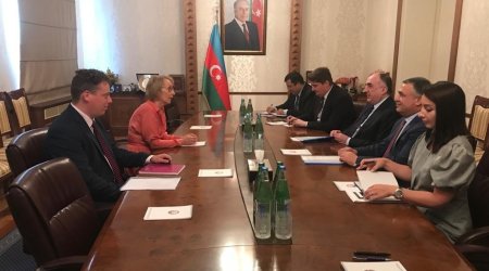 Azerbaijani FM meets with outgoing UK’s ambassador