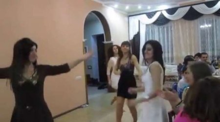 Erməni qızları Rəhim Rəhimlinin mahnısına belə rəqs etdilər - VİDEO