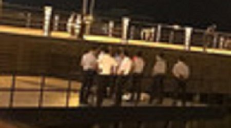 Bakı Bulvarında daha bir İNTİHAR - 21 yaşlı gənc özünü dənizə atdı - FOTO