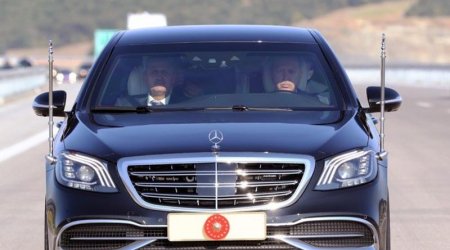 Prezident xidməti avtomobilini özü idarə etdi - FOTO 