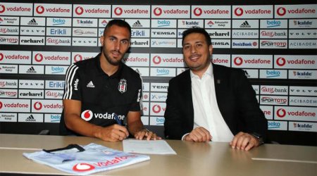 “Beşiktaş” İspaniya millisinin sabiq müdafiəçisini transfer edib