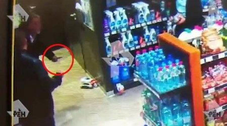 Rusiyada azərbaycanlı ilə polislər arasındakı insidentin görüntüsü - VİDEO