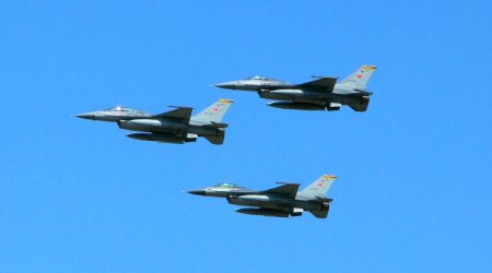 F-16 təyyarələri Azərbaycana gəlib - VİDEO/FOTO