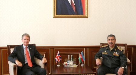Azerbaijan's defense minister meets newly appointed UK ambassador (PHOTO)
