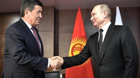 Vladimir Putin Qırğızıstan Prezidenti ilə görüşüb