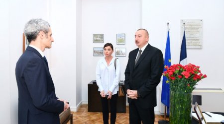 İlham Əliyev və xanımı Fransa səfirliyində