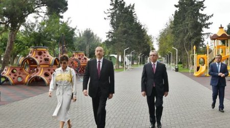İlham Əliyev və xanımı Atatürk prospektindəki parkda - FOTO