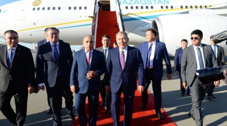 Nazarbayev Bakıya gəldi