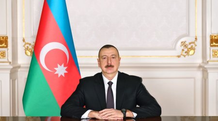 Президент Ильхам Алиев наградил азербайджанских энергетиков
