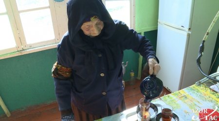 105 yaşlı ana, 70 yaşlı gəlin, 80 yaşlı oğul - uzunömürlü ailənin sirri - VİDEO