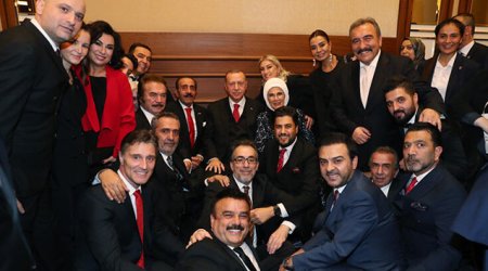 Prezident nazir, deputat və sənətçiləri bir araya yığdı - FOTOLAR