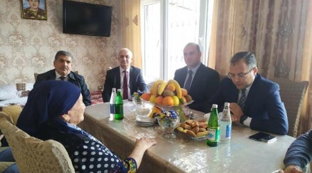 İcra başçısı şəhid ailəsinin evində oldu - FOTO