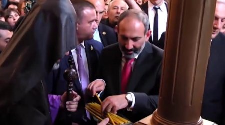 Azərbaycan bloqeri erməni kilsəsinə girdi, Paşinyan özünü itirdi - VİDEO