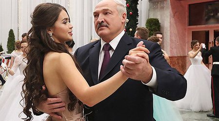 Adı prezidentlə hallanan 22 yaşlı deputat: “Yalandır, aramızda heç nə yoxdur” - FOTO