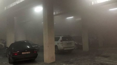 Bakıda avtosalon yandı - FOTO
