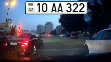 AA seriyalı avtomobil sürücüsü işıqforun qırmızı işığında keçdi - VİDEO