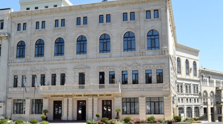 Prezidentin parlamentin buraxılması ilə bağlı sorğusuna baxılır - İCLAS BAŞLADI