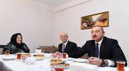 Prezident Şamaxıda zəlzələdən ziyan çəkənlər üçün tikilmiş yeni binada olub (FOTOLAR)