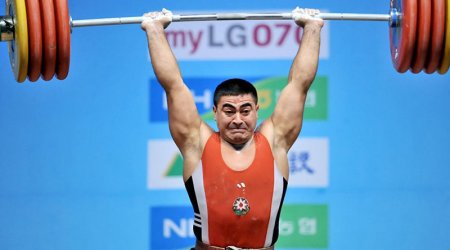 Nizami Paşayev 10 ildən sonra üçqat dünya çempionu adını qazandı