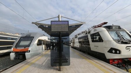 В Баку доставили новые двухэтажные поезда