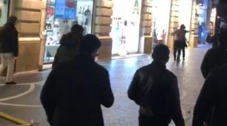 “Tarqovı”da həyəcanlı anlar: Köynəyini çıxarıb, bıçaqla hücum etdi - VİDEO