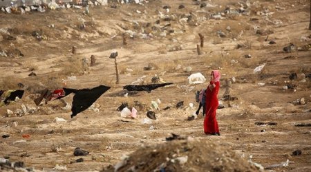 İŞİD-in kütləvi qətlə yetirdiyi 643 nəfərin dəfn edildiyi qəbristanlıq - FOTO