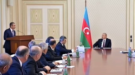 Məmur müşavirədə çaşdı, prezidentdən üzr istədi - VİDEO