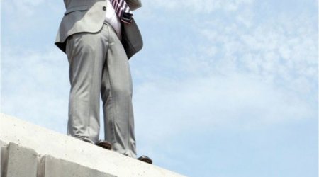 Azərbaycanda məmur intihar etdi - FOTO