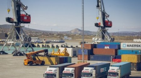 В портах Баку и Туркменбаши застряли сотни грузовиков