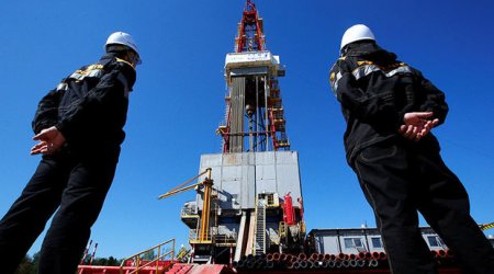 Нефть стабильна после резкого падения на прошлой неделе