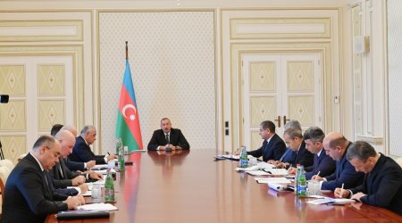 İlham Əliyev nazirləri topladı - TƏCİLİ